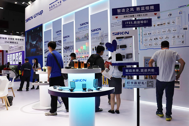 控制塔供应商的光信号