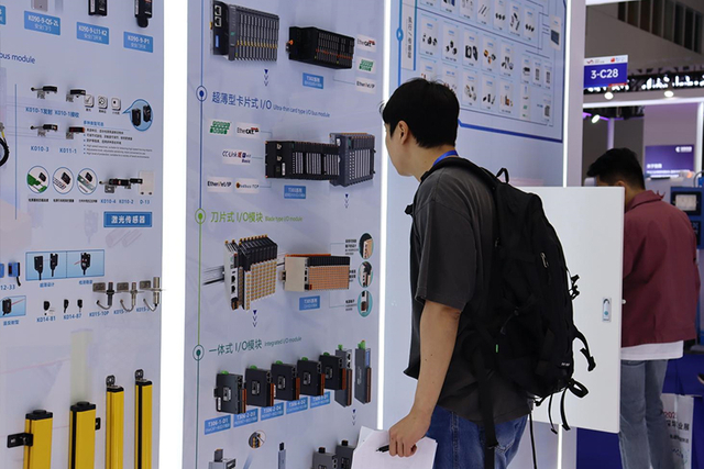 拖镜转向信号灯供应商